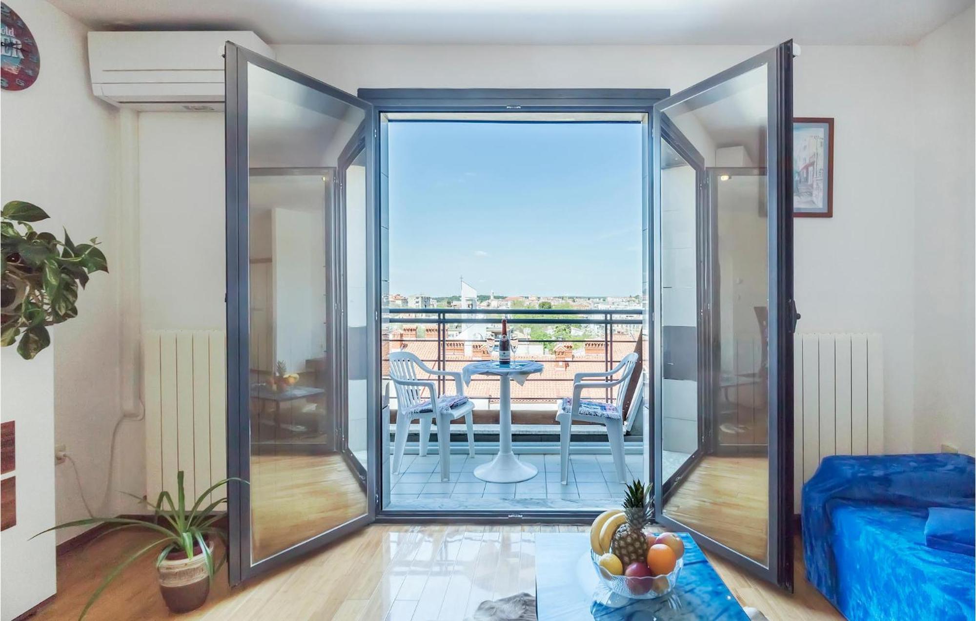 1 Bedroom Beautiful Apartment In Pula Extérieur photo